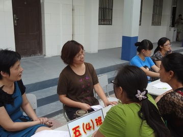 雙河新村小學舉辦“教育咨詢暖人心，家校共育促成長”教育咨詢服務活動